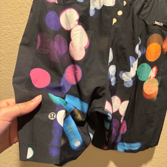 Lululemon Men’s Shorts size S - Picture 4 of 6